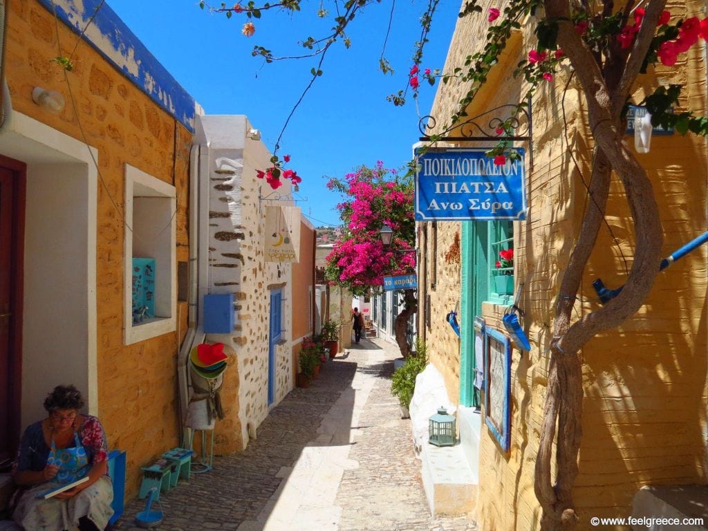 Μονοκατοικίες, πλακόστρωτα σοκάκια, ανθισμένα μπαλκόνια – η ομορφιά κρύβεται στα απλά