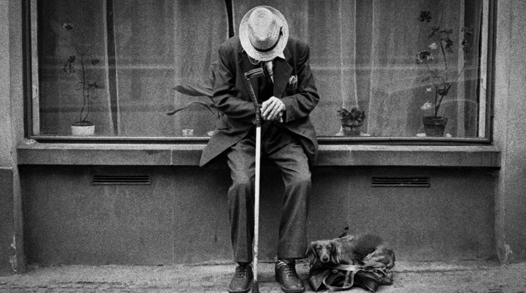 «Η φωτογραφία δεν αποτυπώνει απλώς την πραγματικότητα – την ερμηνεύει. Όταν μια εικόνα μιλάει χωρίς λόγια, τότε γίνεται τέχνη.»