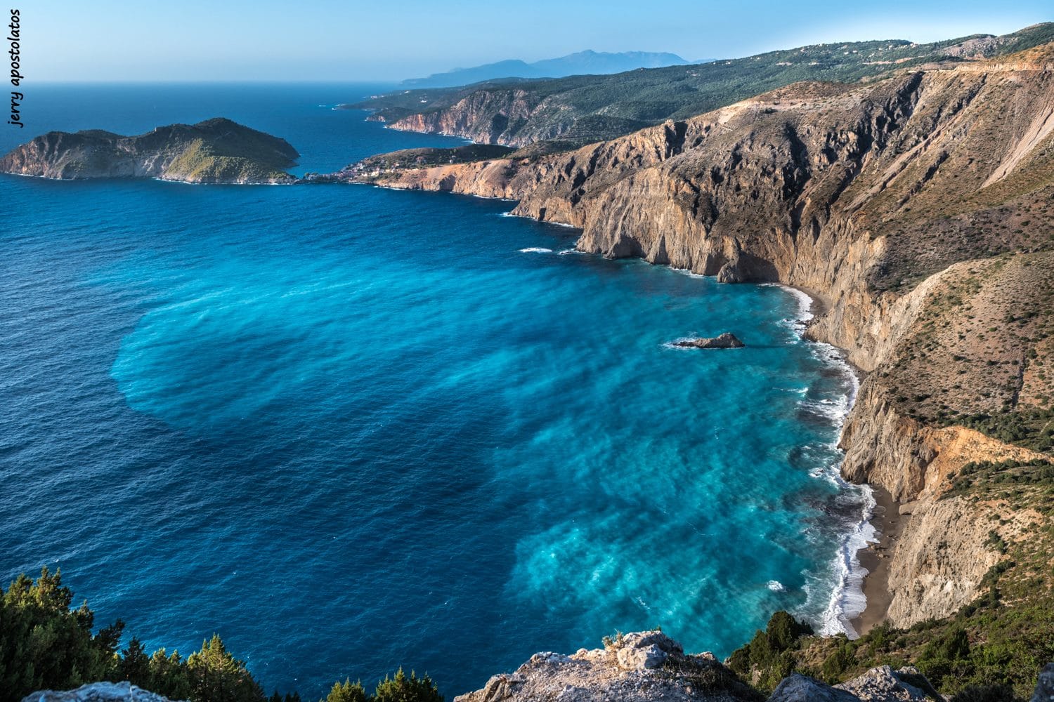 Αν υπάρχει μια παραλία στην Ελλάδα που μπορεί να χαρακτηριστεί ως επίγειος παράδεισος, αυτή είναι σίγουρα ο Μύρτος στην Κεφαλονιά.