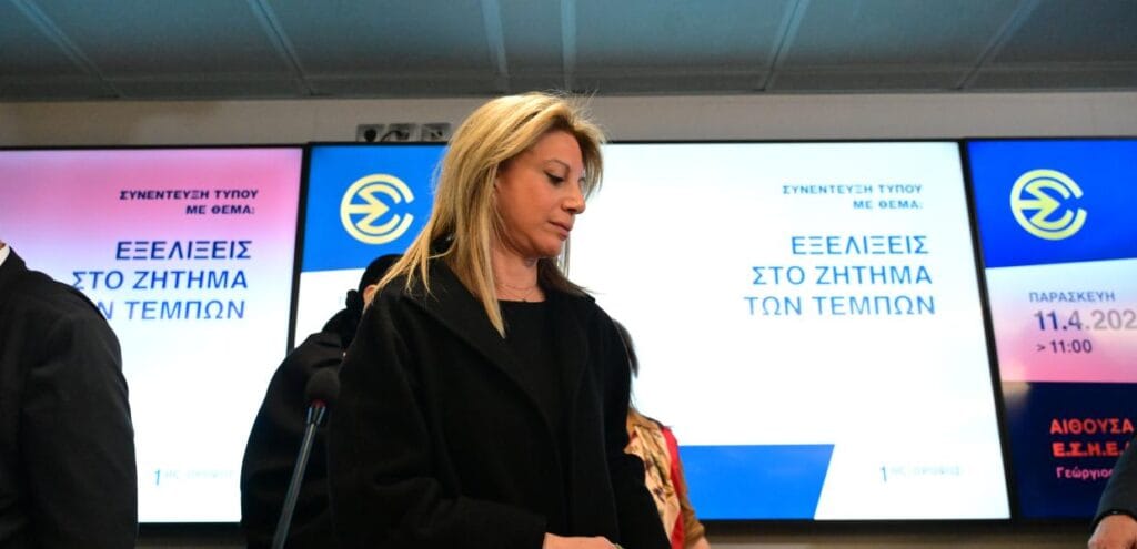 Η κα Καρυστιανού κατήγγειλε δημόσια ότι ο κ. Τζιτζικώστας δεν απάντησε σε καμία από τις ερωτήσεις που του τέθηκαν