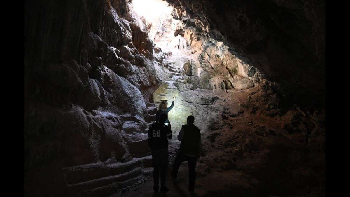 Ένα απόκρυφο στολίδι της Αττικής, που μαγεύει εδώ και αιώνες Στις νότιες πλαγιές του Υμηττού, μόλις 50 λεπτά από το κέντρο της Αθήνας,