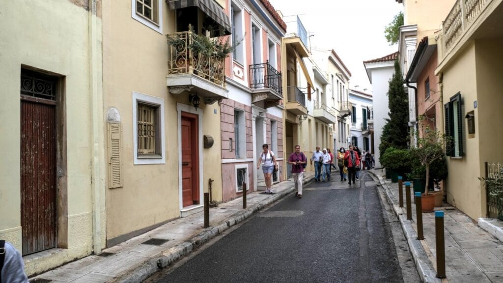 Η Παλαιότερη Οδός στην Αθήνα και την Ευρώπη: Η Μαγευτική Οδός Τριπόδων στην Πλάκα