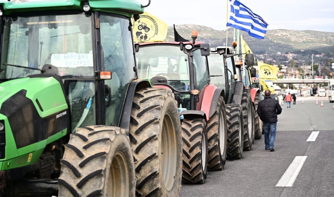 Τρακτέρ στη Βουλή: Απολύμανση πριν το Σύνταγμα