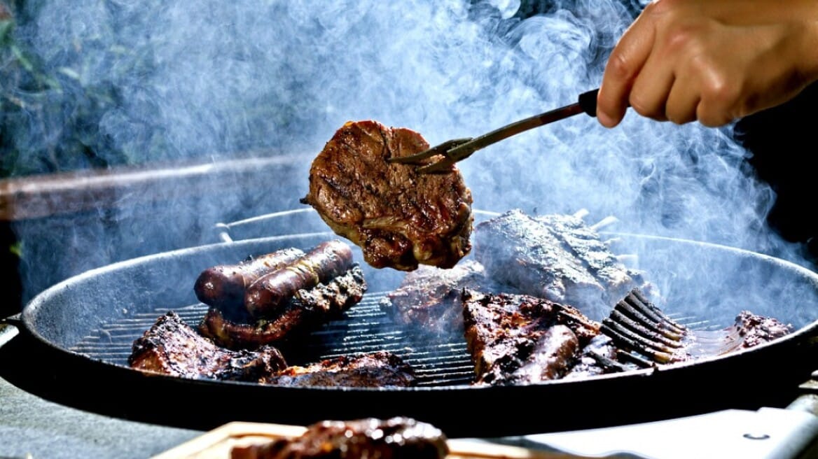 Τσικνοπέμπτη: Τι γιορτάζουμε και τι συμβολίζει