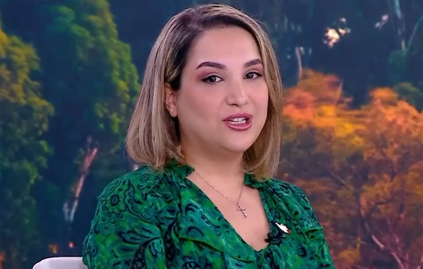 Ιρανή στην Ελλάδα μιλά για τον Χαμενεΐ