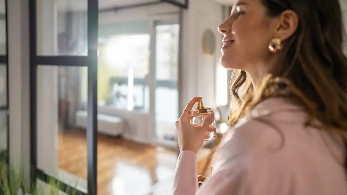 Αρώματα και Δέρμα: Η Κρυφή Αλλεργία που Αγνοούν Πολλοί