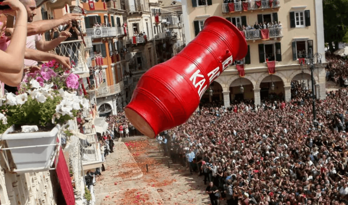 Πάσχα στην Κέρκυρα: Το πιο εντυπωσιακό ελληνικό έθιμο