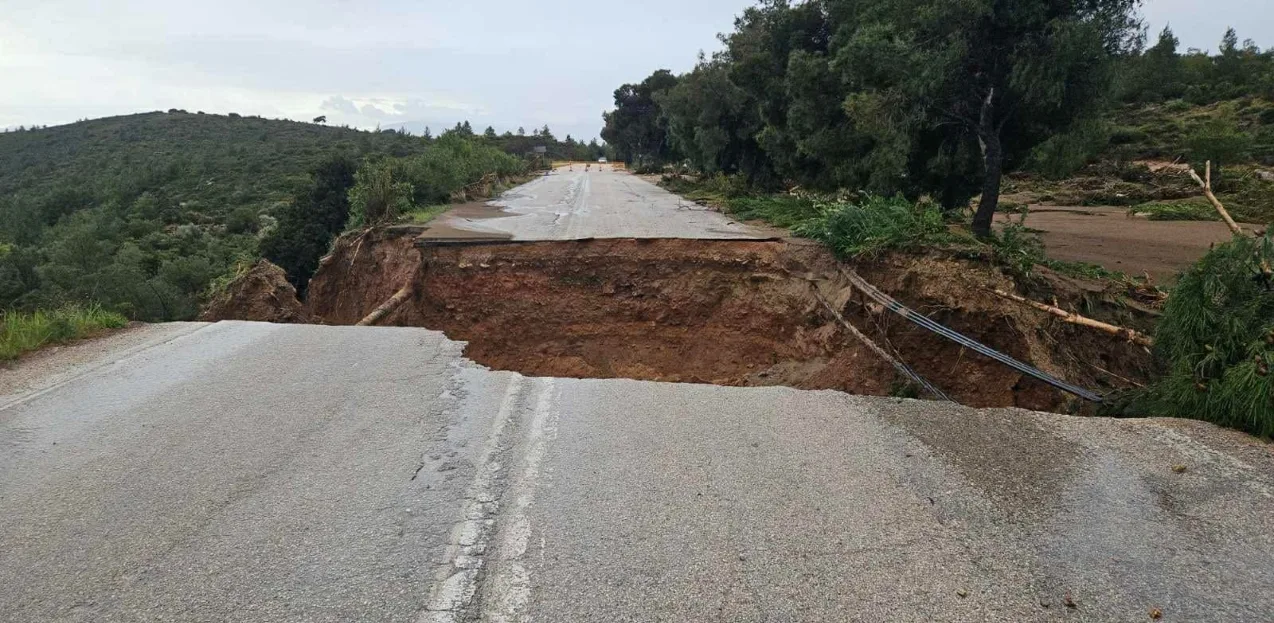Κατέρρευσε δρόμος στην Καλλιτεχνούπολη