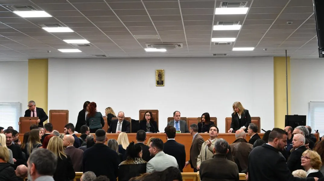 Τέμπη: Ένταση στη δίκη