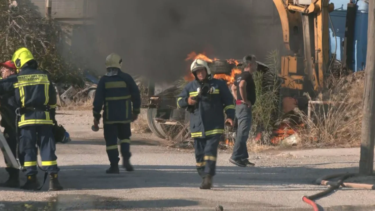 Φωτιά στον Ασπρόπυργο: 11 τραυματίες